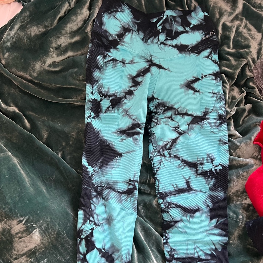 Nux navy and blue tie dye high rise leggings